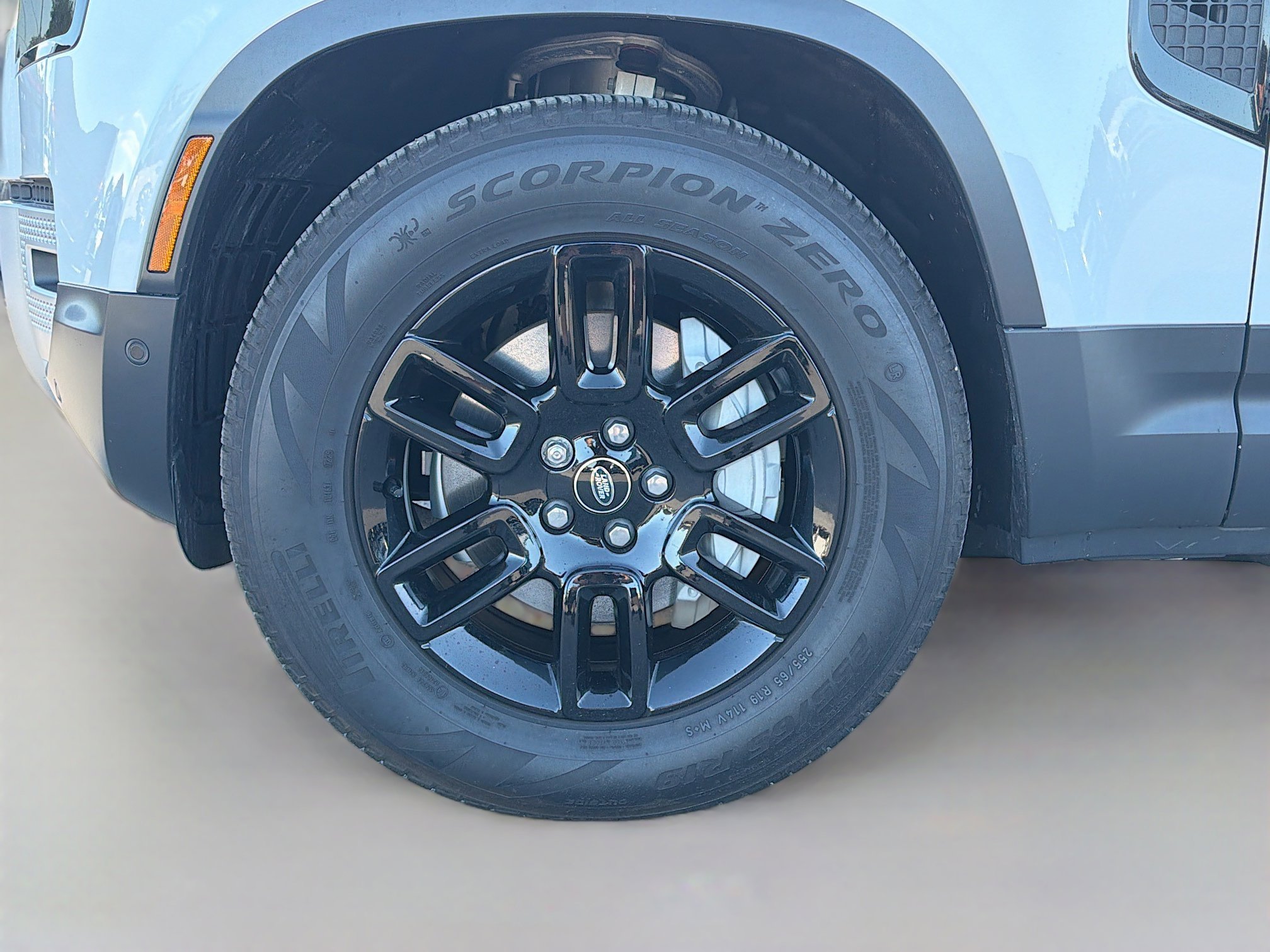 Used 2025 Land Rover Defender 130 S image 44