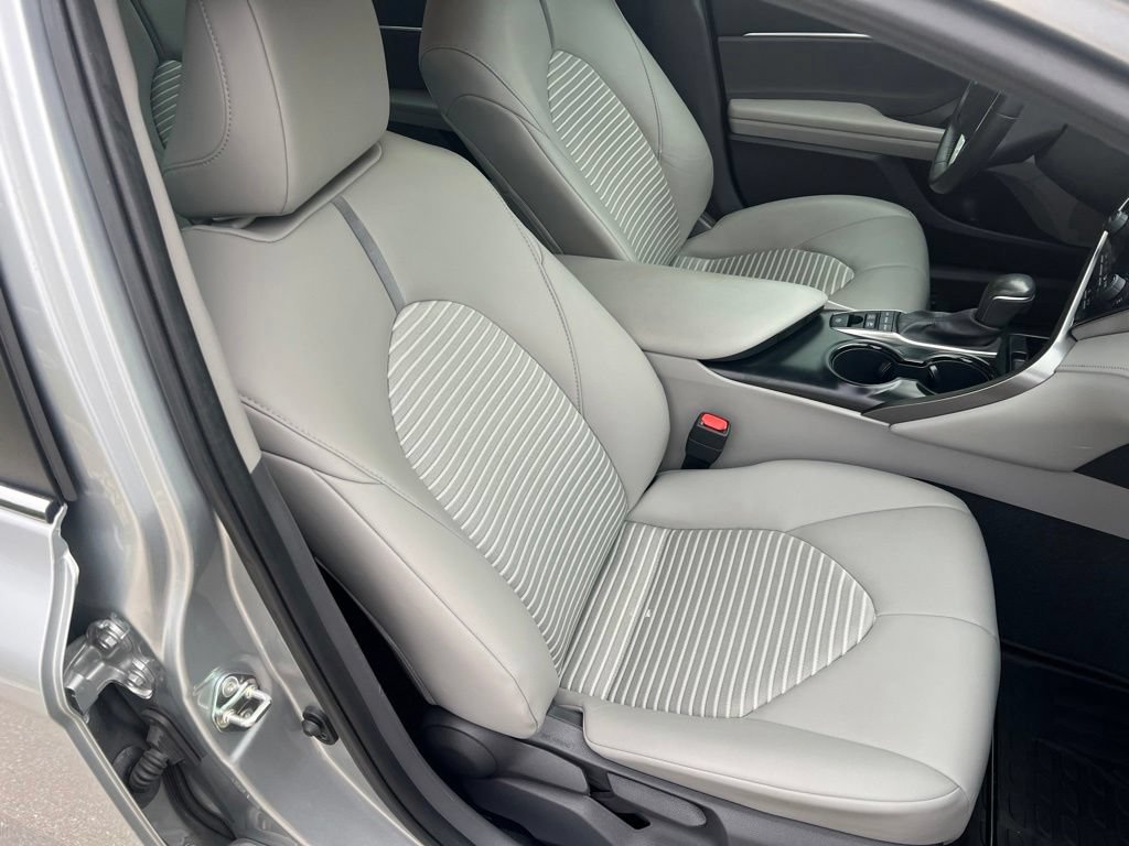 Used 2020 Toyota Camry SE FWD image 14