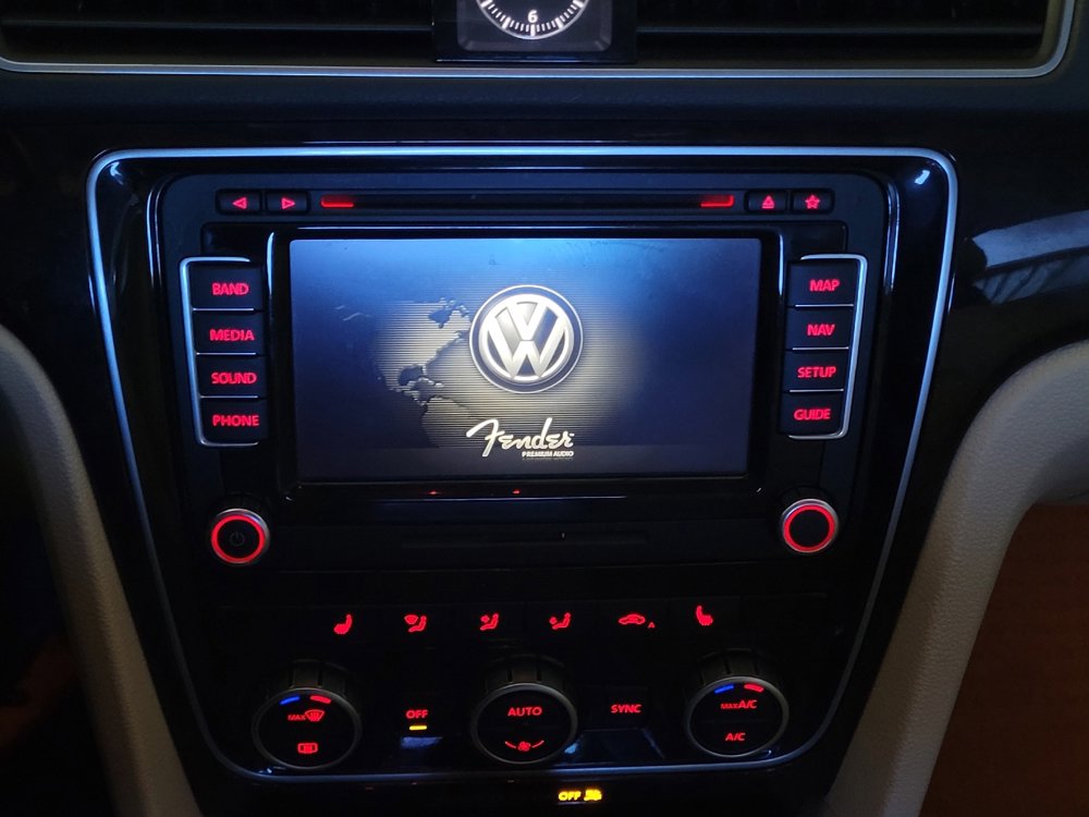 Used 2014 Volkswagen Passat 1.8T SEL Premium image 25