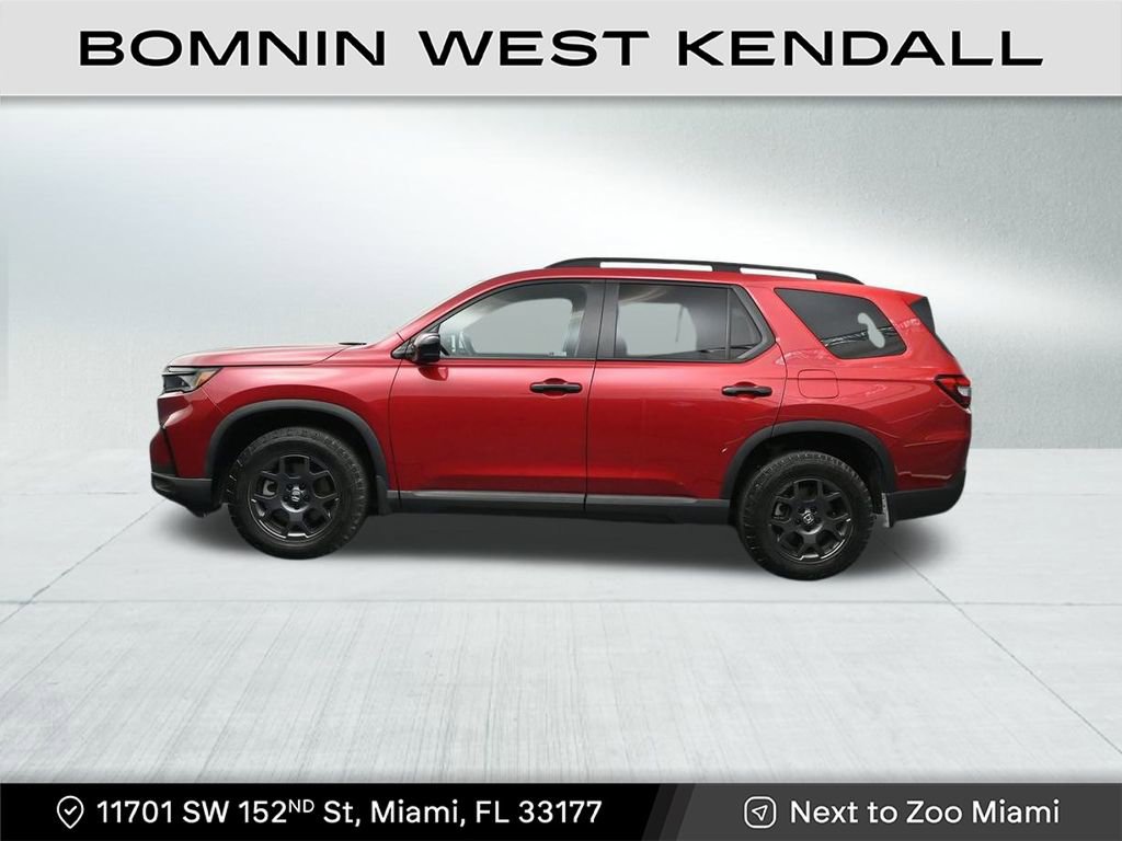 Used 2023 Honda Pilot TrailSport image 2
