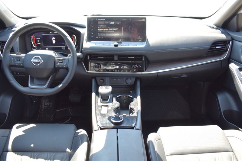 Used 2026 Nissan Rogue Platinum w/ Platinum Premium Package AWD/4WD image 14