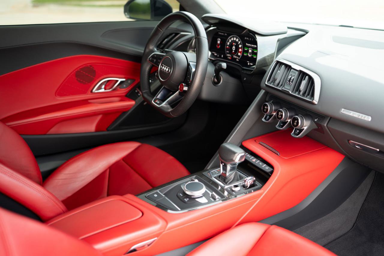 Used 2018 Audi R8 V10 RWD image 49