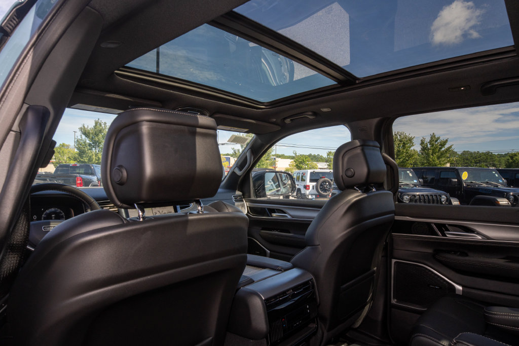 New 2026 Jeep Grand Wagoneer 4WD w/ Premium Group I image 18