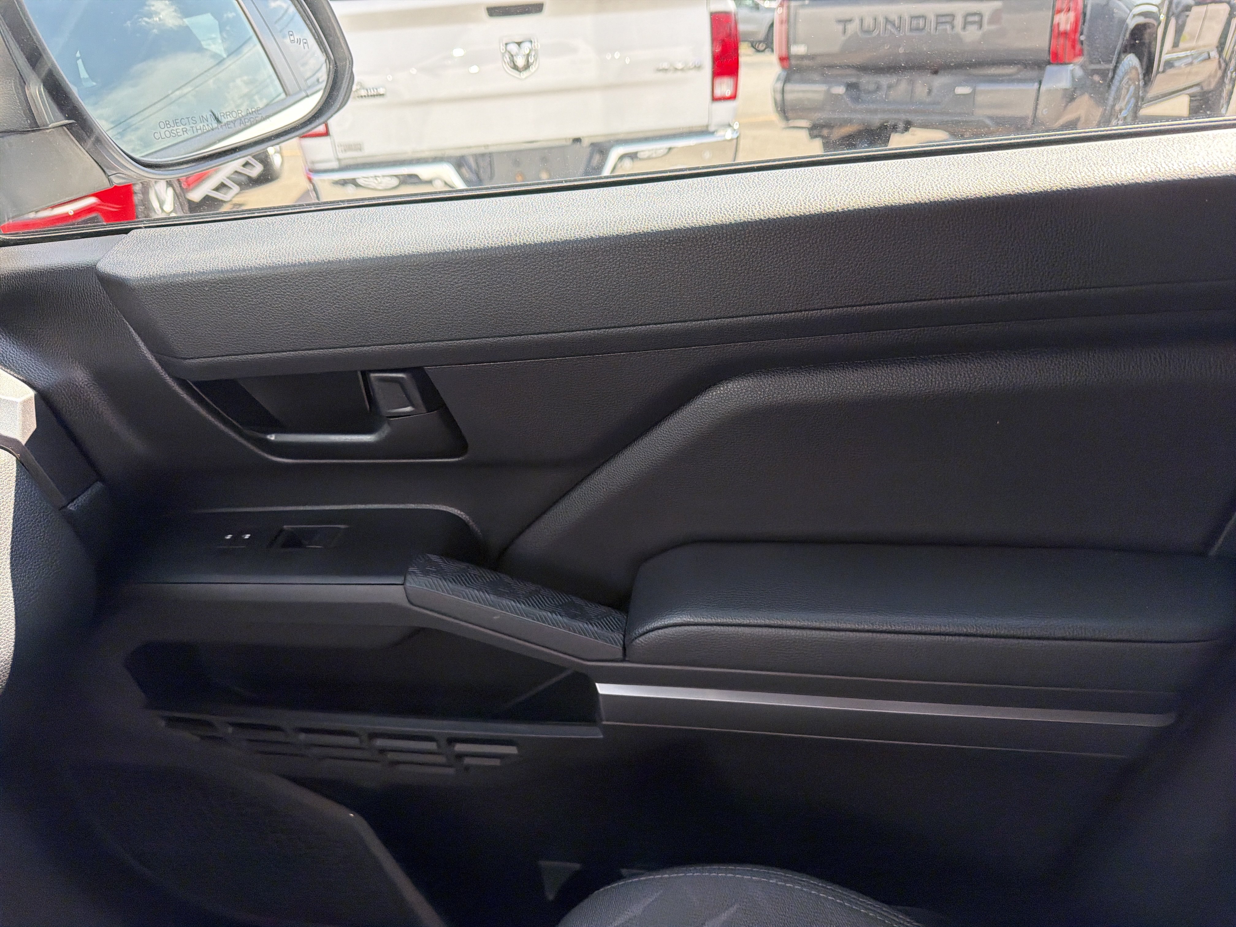 Used 2025 Toyota Tacoma SR5 AWD/4WD image 24