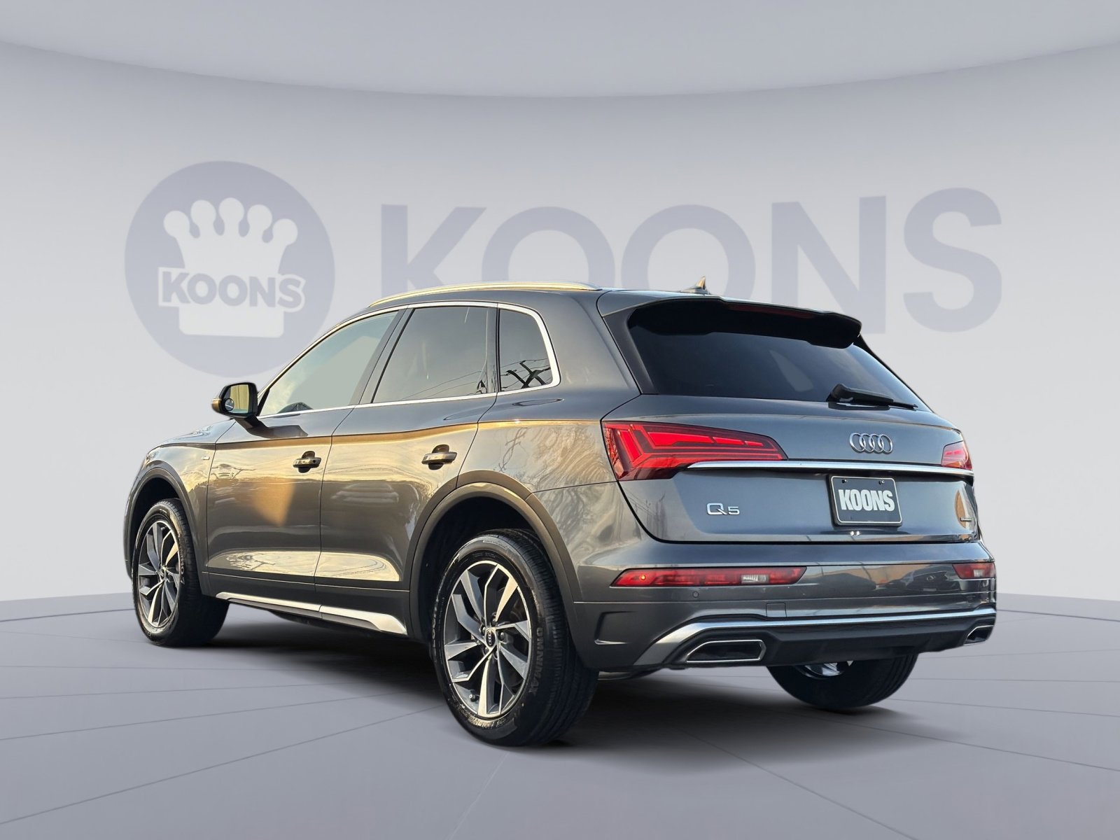 Used 2022 Audi Q5 2.0T Premium w/ Convenience Package image 4