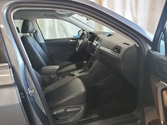 Used 2020 Volkswagen Tiguan SEL FWD image 12