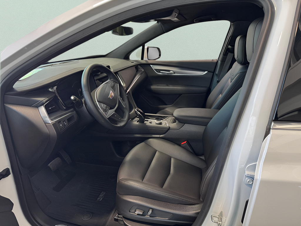 New 2026 Cadillac XT5 Luxury w/ LPO, Floor Liner Package AWD/4WD image 10