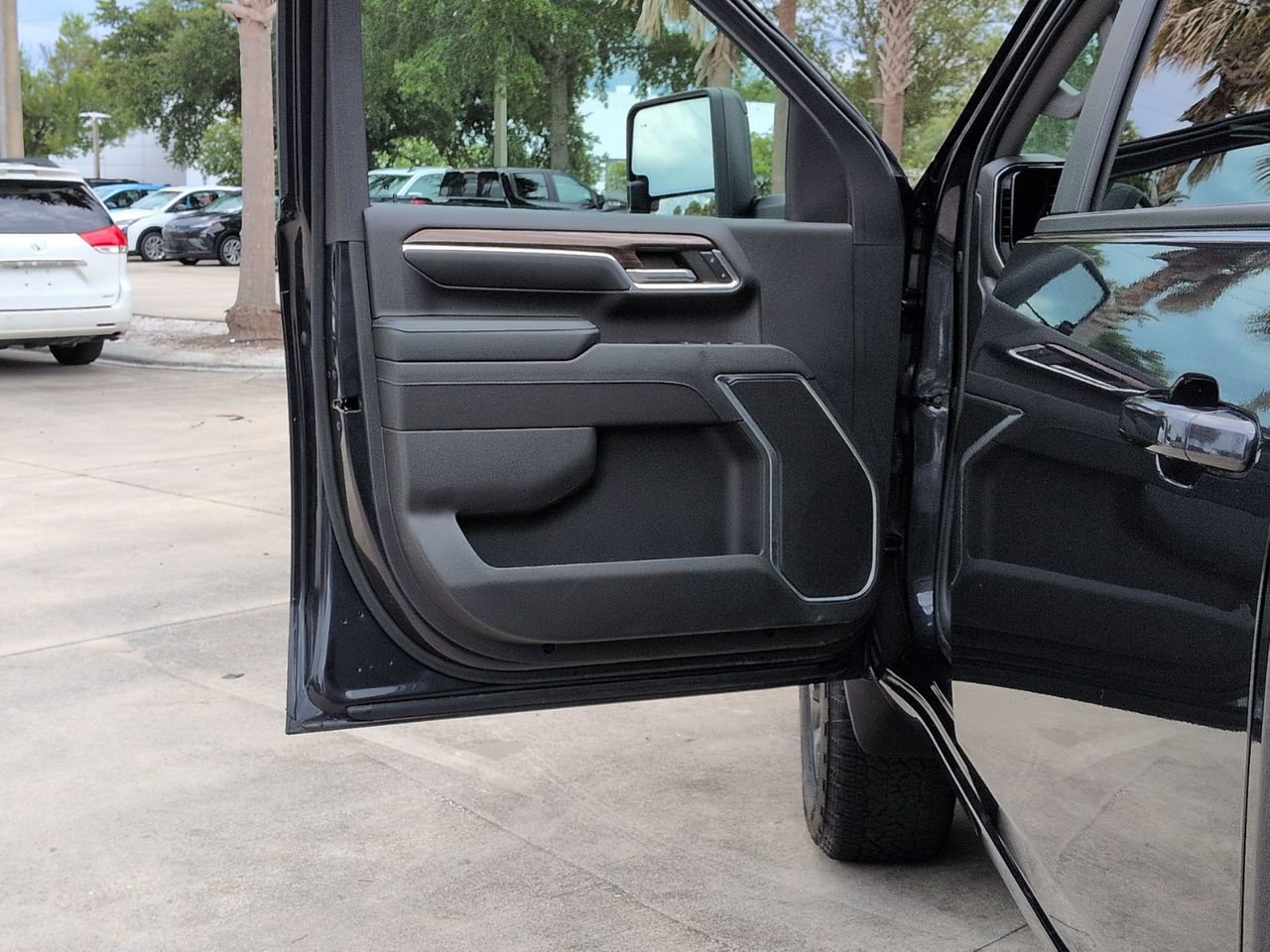 Used 2024 Chevrolet Silverado 3500 LT w/ All Star Edition AWD/4WD image 8