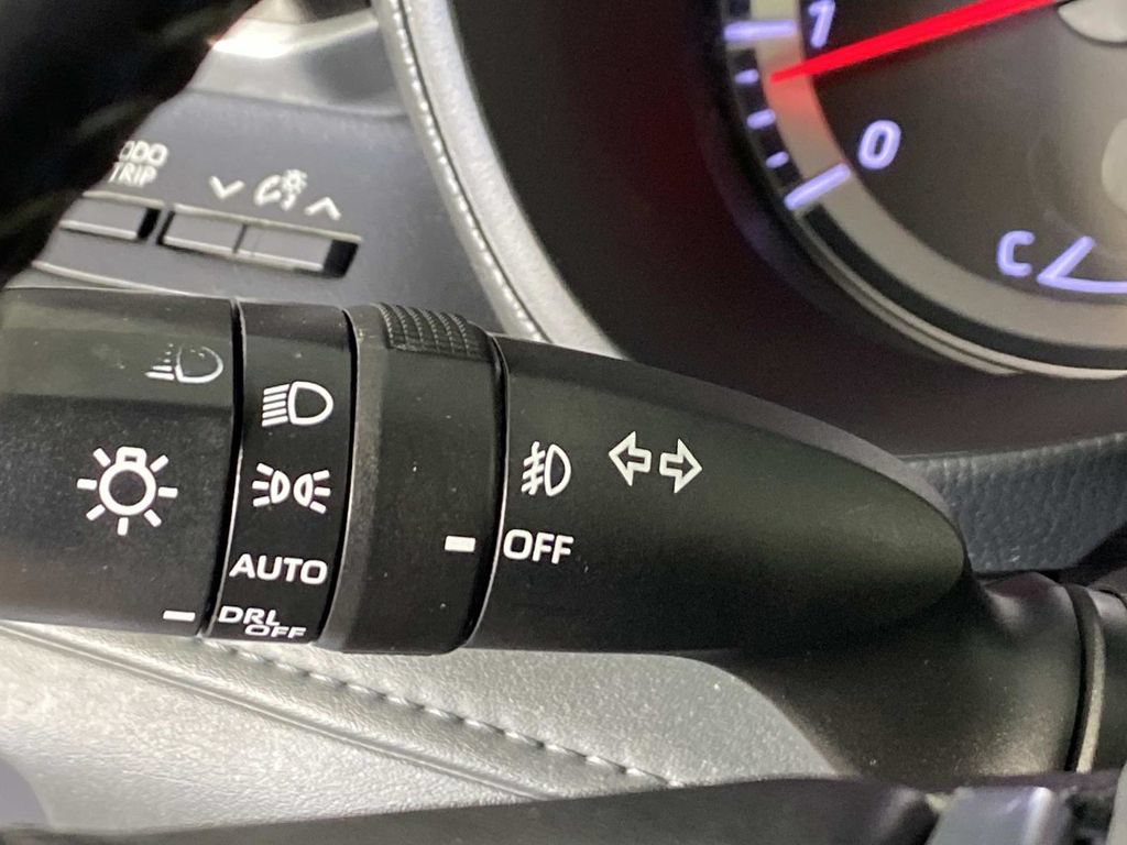 Used 2020 Toyota Highlander LE w/ Protection Package #3 AWD/4WD image 18