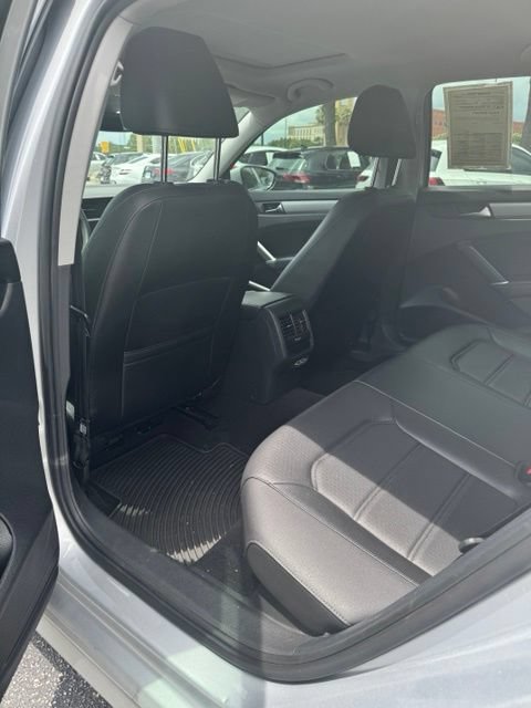 Used 2021 Volkswagen Passat 2.0T SE FWD image 8