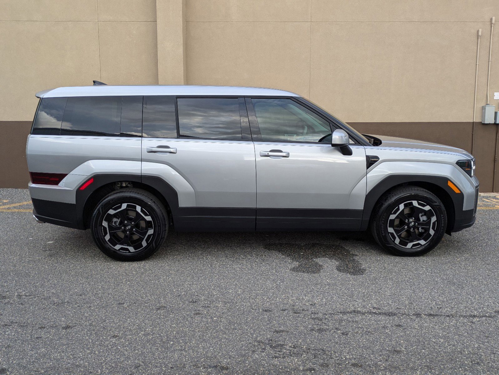 New 2026 Hyundai Santa Fe SE image 3