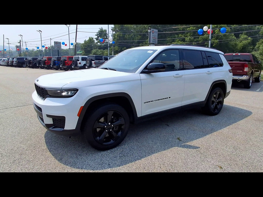 Used 2023 Jeep Grand Cherokee L Altitude AWD/4WD image 4