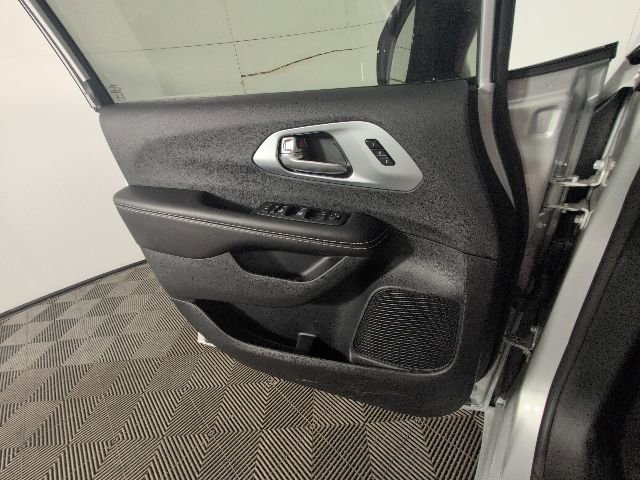 New 2026 Chrysler Pacifica Limited FWD image 20