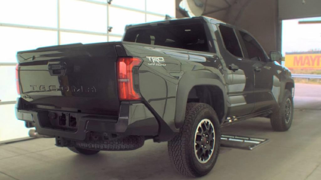 Used 2025 Toyota Tacoma TRD Off-Road AWD/4WD image 3