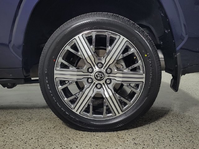 Used 2024 Toyota Sequoia Capstone AWD/4WD image 9