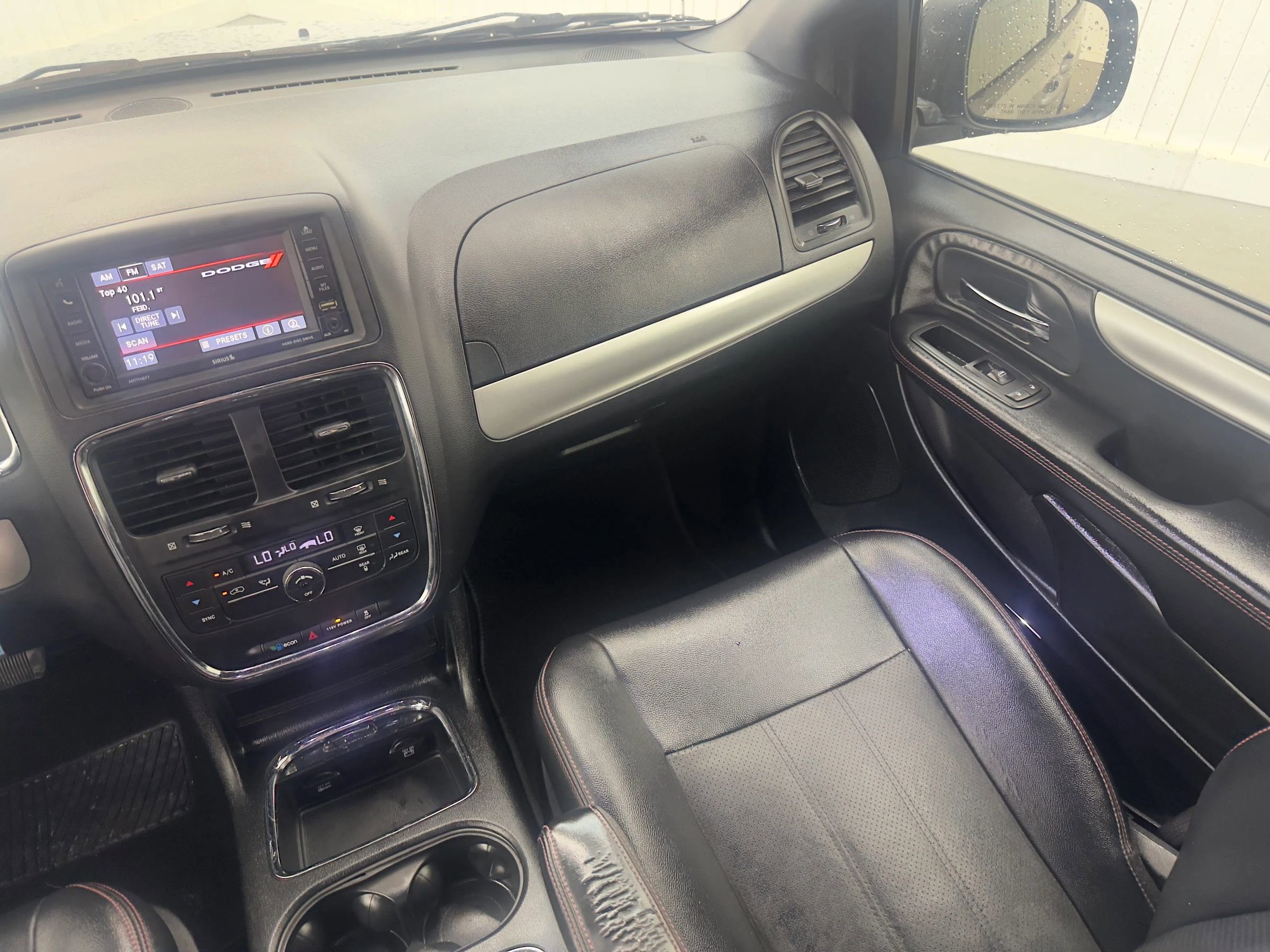 Used 2016 Dodge Grand Caravan R/T image 19