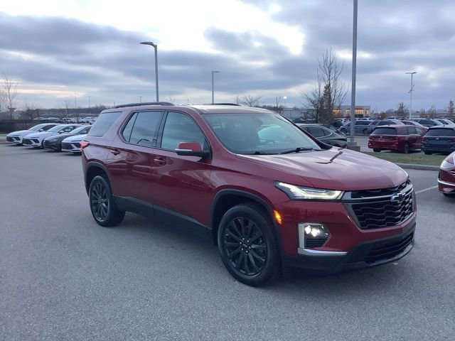Used 2023 Chevrolet Traverse RS image 3