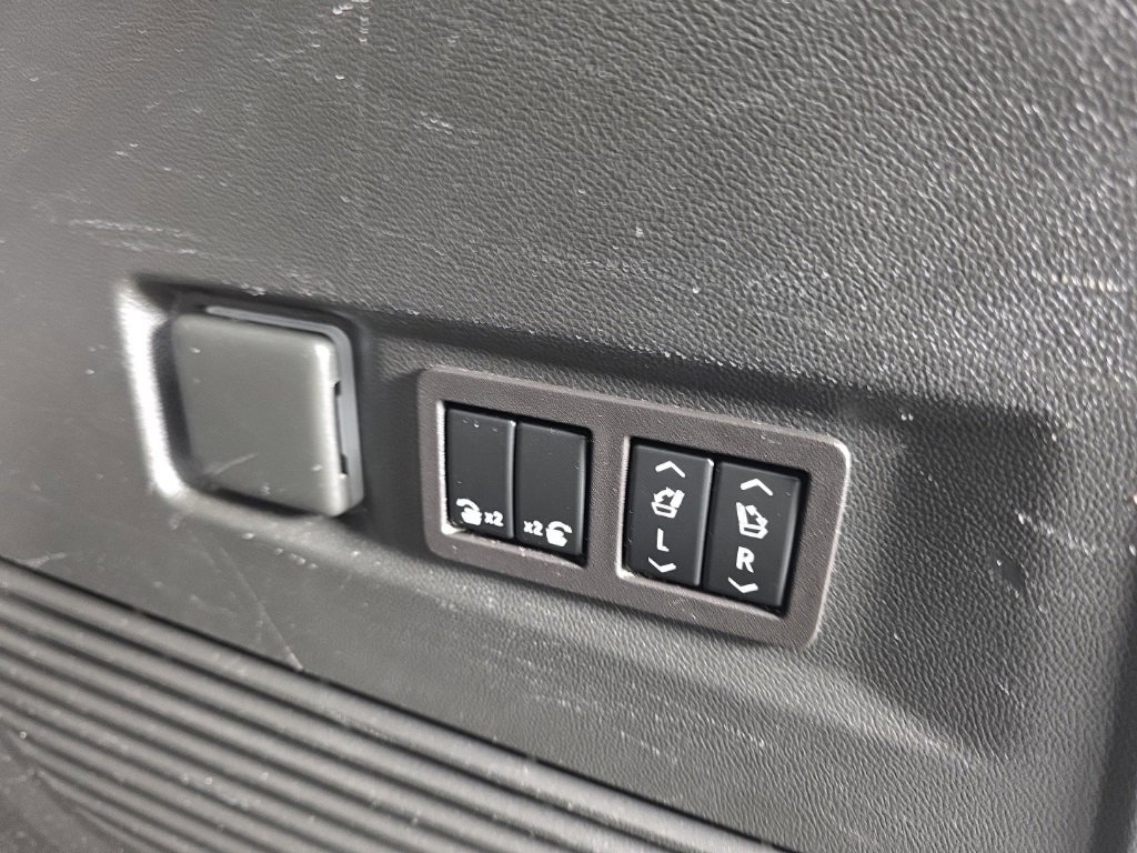 Used 2023 Chevrolet Tahoe Z71 w/ Luxury Package image 37