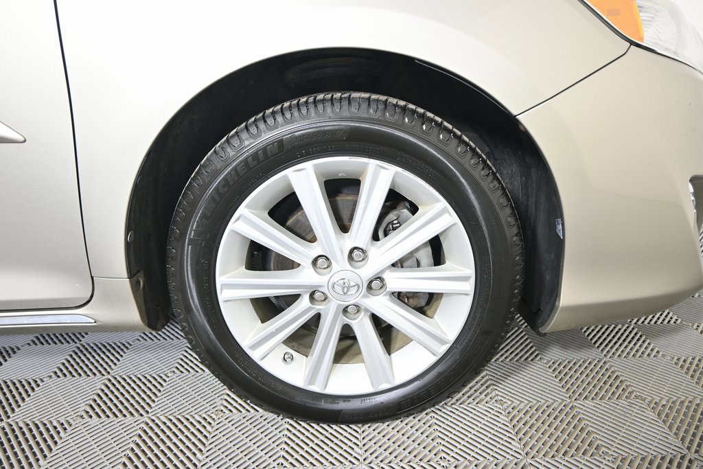 Used 2014 Toyota Camry LE image 11