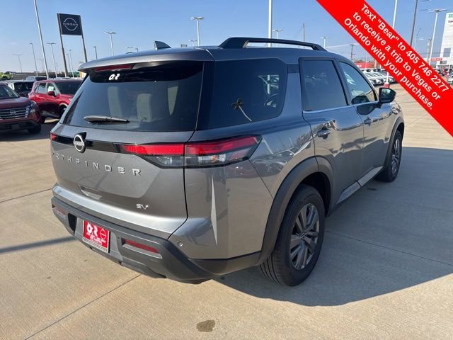 Used 2024 Nissan Pathfinder SV image 5