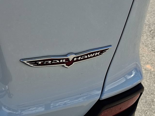 Used 2022 Jeep Cherokee Trailhawk AWD/4WD image 31