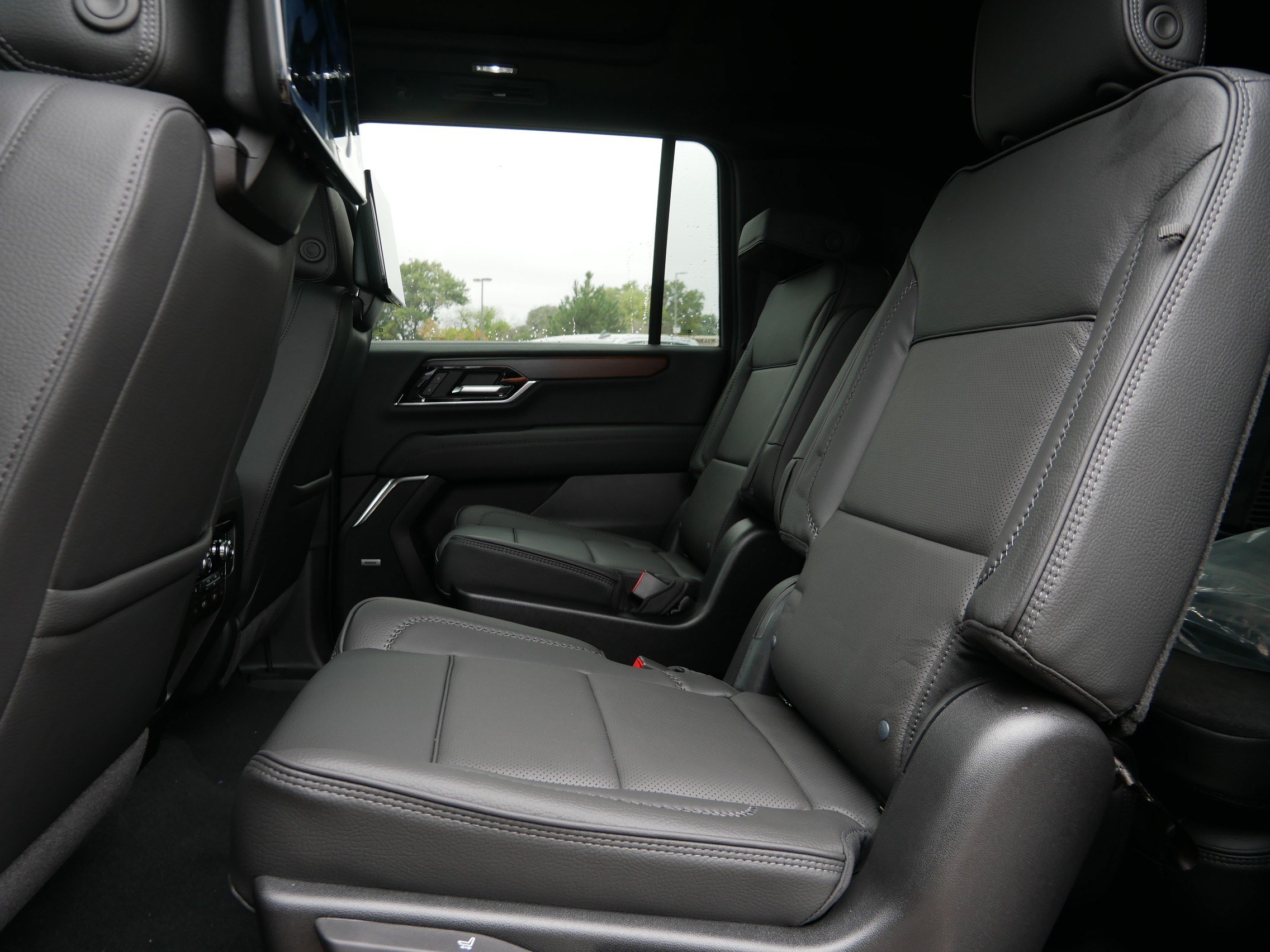 New 2026 GMC Yukon XL Denali w/ Denali Reserve Package AWD/4WD image 5
