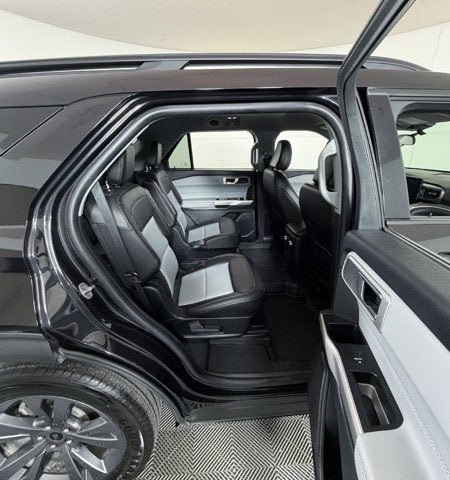Used 2023 Ford Explorer XLT w/ Equipment Group 202A RWD image 6