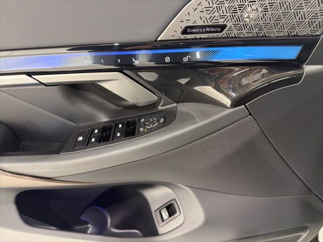 Used 2025 BMW i5 xDrive40 w/ Premium Package image 11