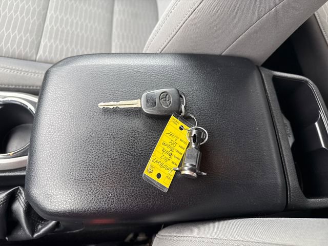 Used 2017 Toyota Tacoma SR5 w/ Tow Package AWD/4WD image 24