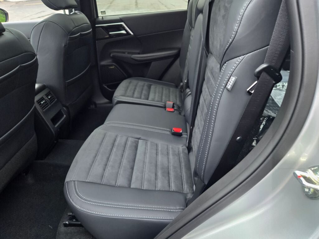 New 2026 Mitsubishi Outlander SE AWD/4WD image 14