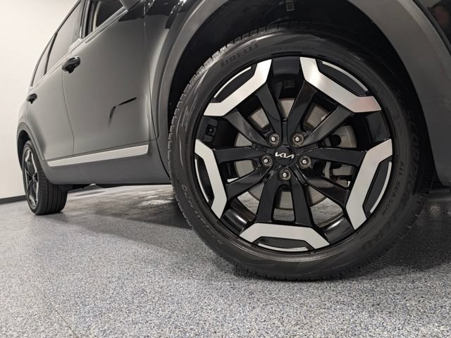 Used 2024 Kia Telluride EX w/ EX Captain's Chair Package FWD image 2