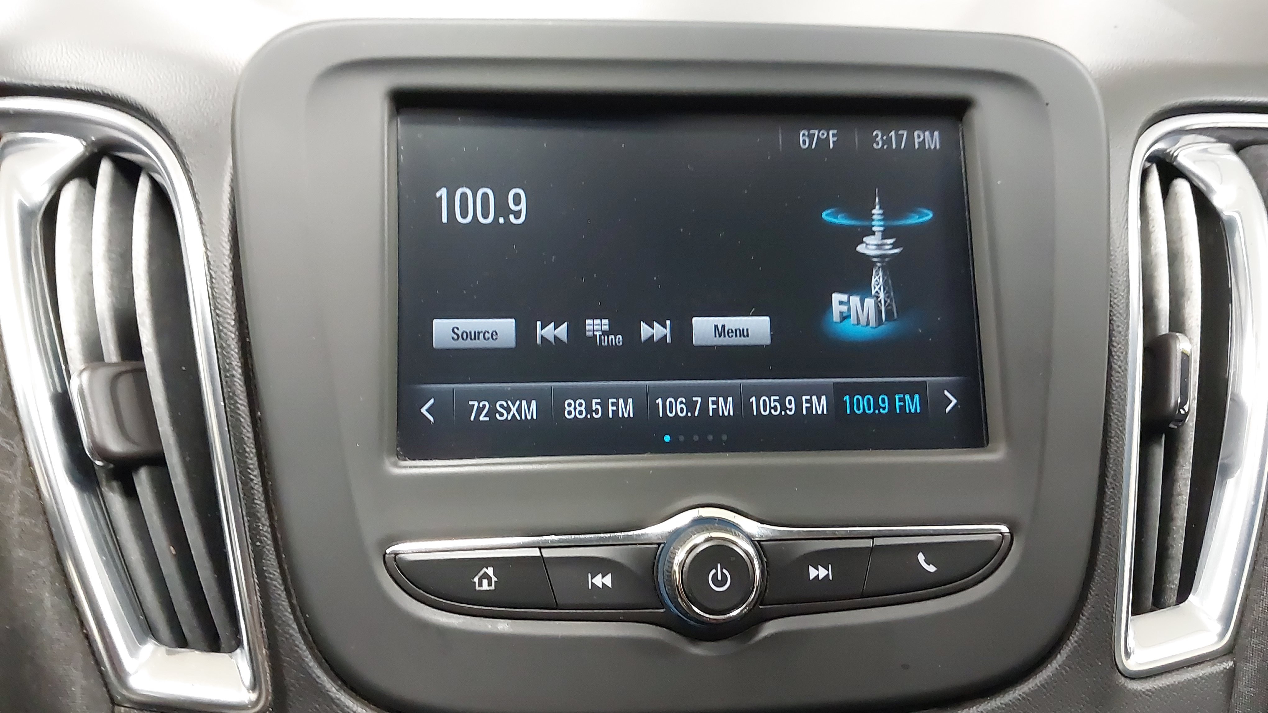 Used 2017 Chevrolet Malibu LT FWD image 20