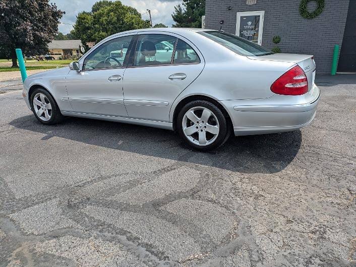 Used 2006 Mercedes-Benz E 500 4MATIC Sedan image 3