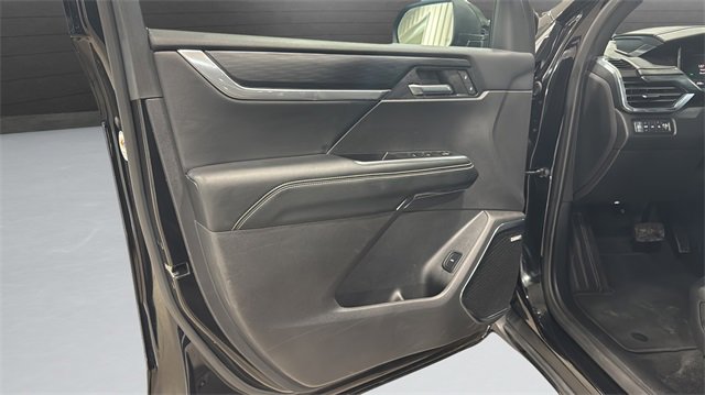 Used 2025 GMC Acadia Elevation image 24