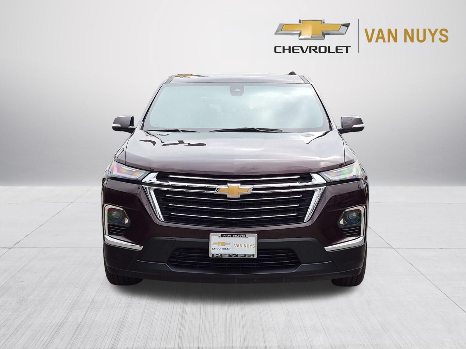 Used 2023 Chevrolet Traverse LT FWD image 2