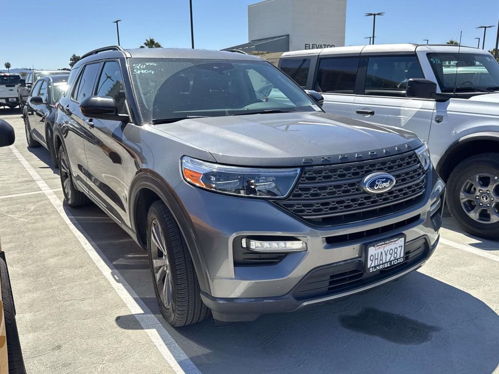 Used 2023 Ford Explorer XLT w/ Equipment Group 202A RWD image 10