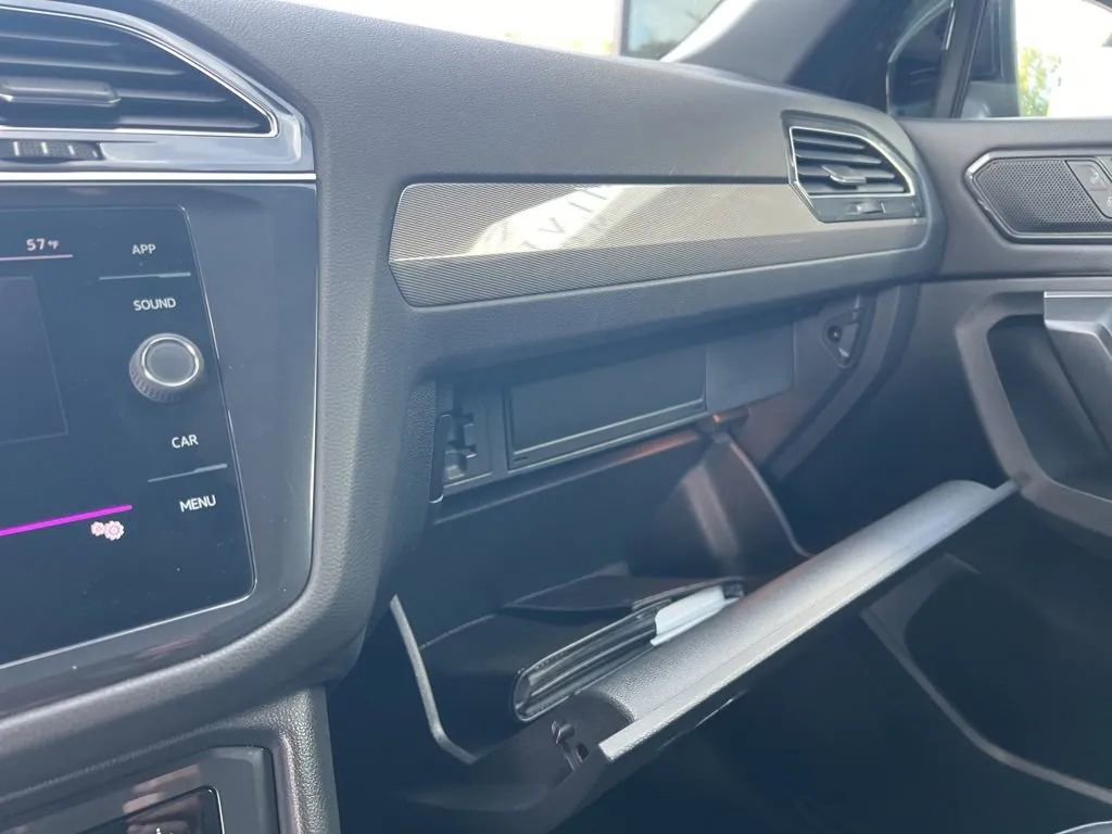 Used 2022 Volkswagen Tiguan SE R-Line image 29