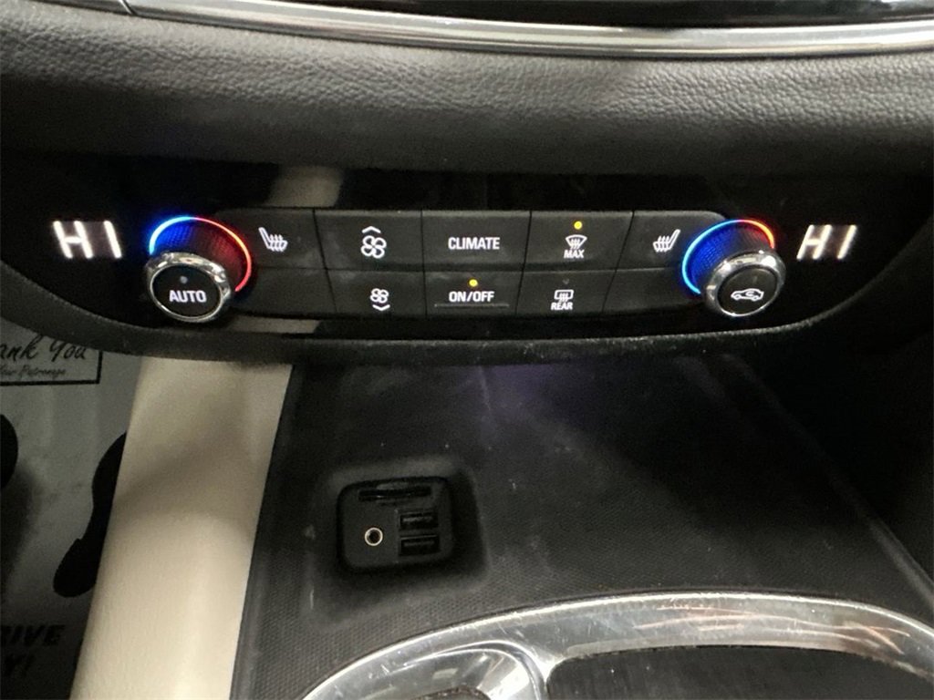 Used 2020 Buick Enclave Essence image 18