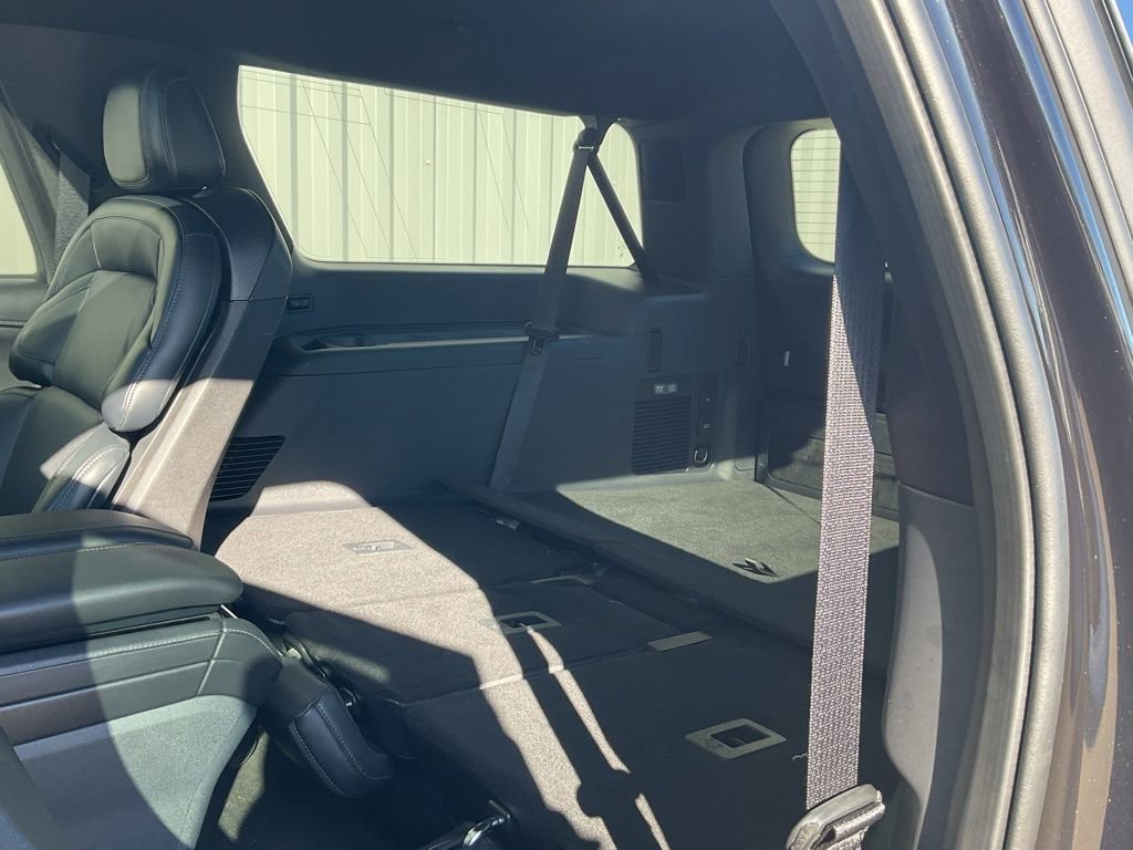 Used 2025 Lincoln Navigator L Reserve w/ Jet Appearance Package image 26