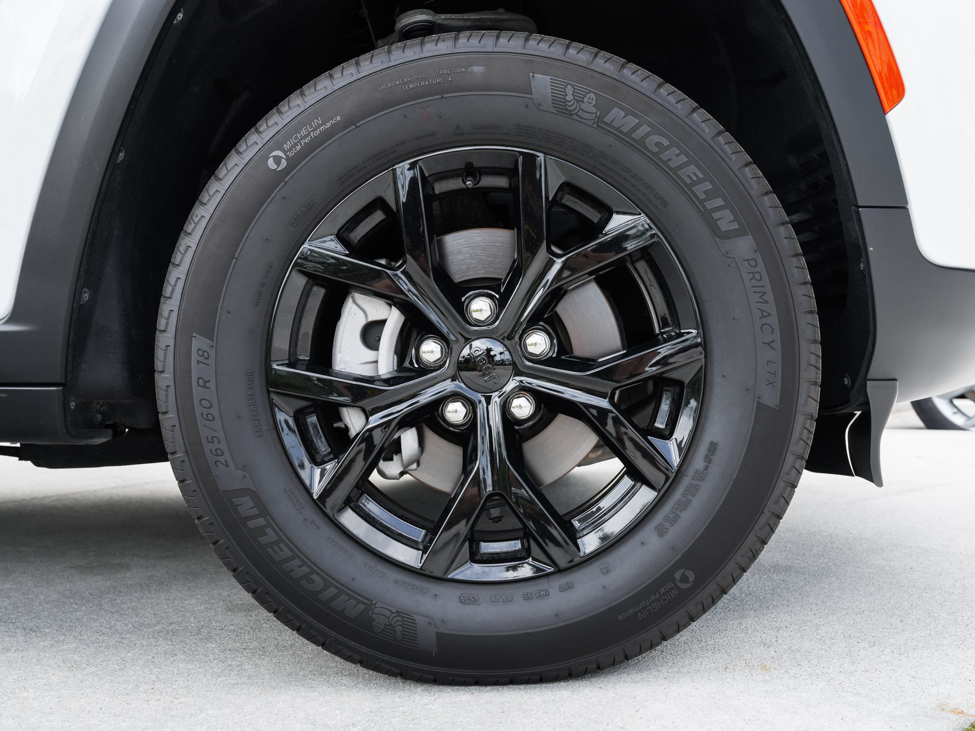 Used 2025 Jeep Grand Cherokee Altitude RWD image 12