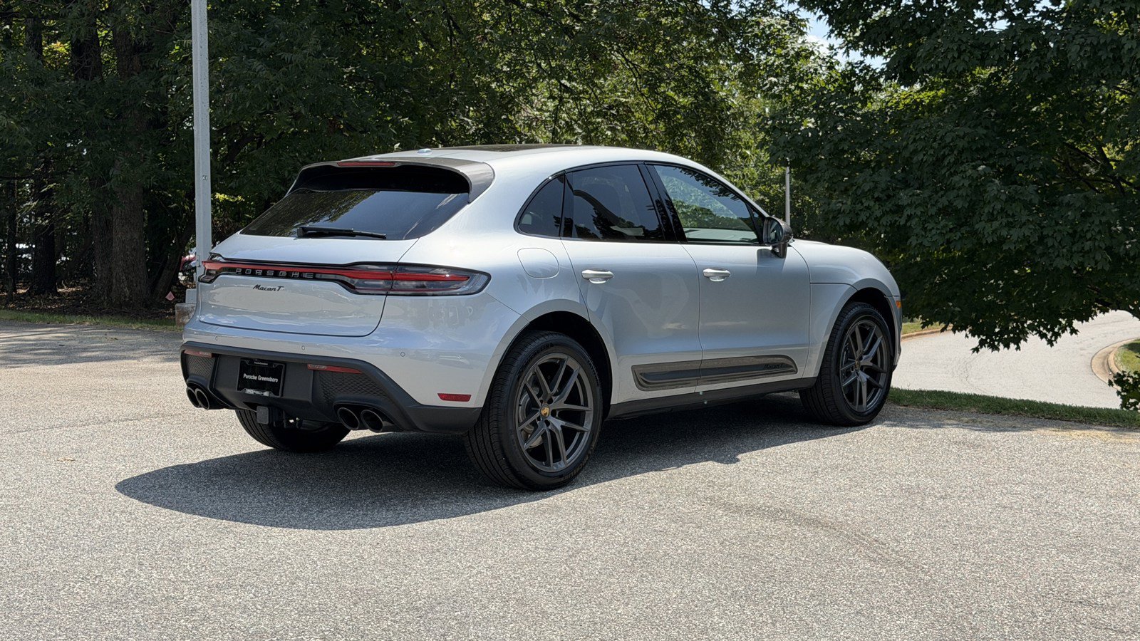 Certified 2026 Porsche Macan Turbo AWD/4WD image 7
