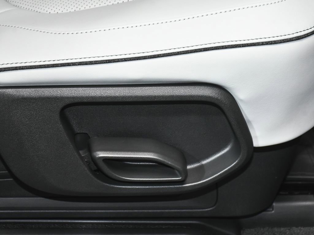 Used 2025 Rivian R1S Adventure image 53