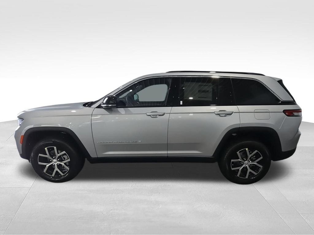 Used 2025 Jeep Grand Cherokee Limited w/ Trailer Tow Package AWD/4WD image 6