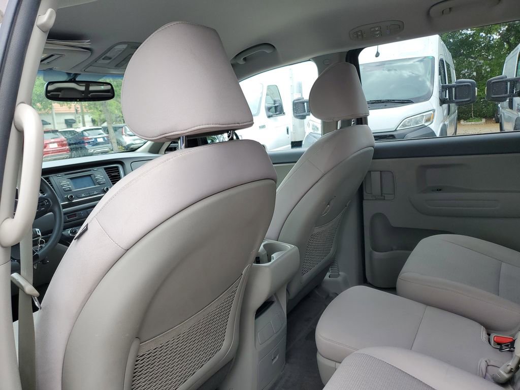 Used 2016 Kia Sedona LX image 14