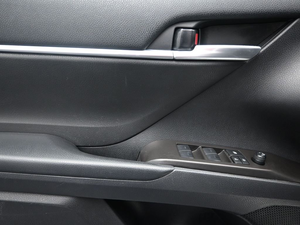 Used 2024 Toyota Camry SE w/ Convenience Package image 17
