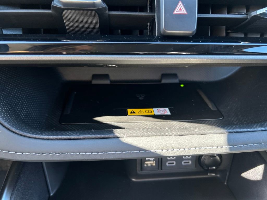 Used 2024 Toyota Highlander Limited image 29