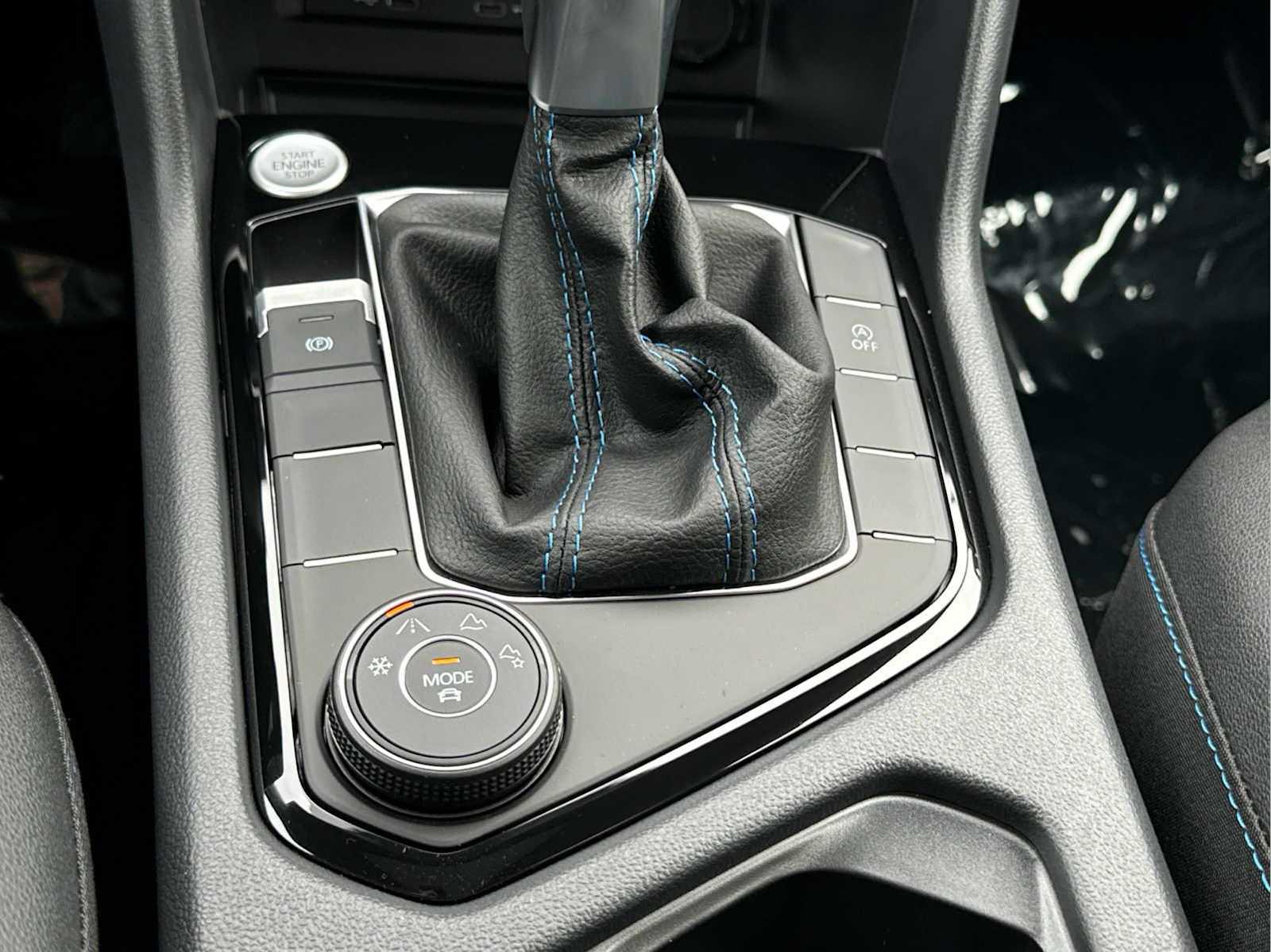 Certified 2024 Volkswagen Taos SE image 31