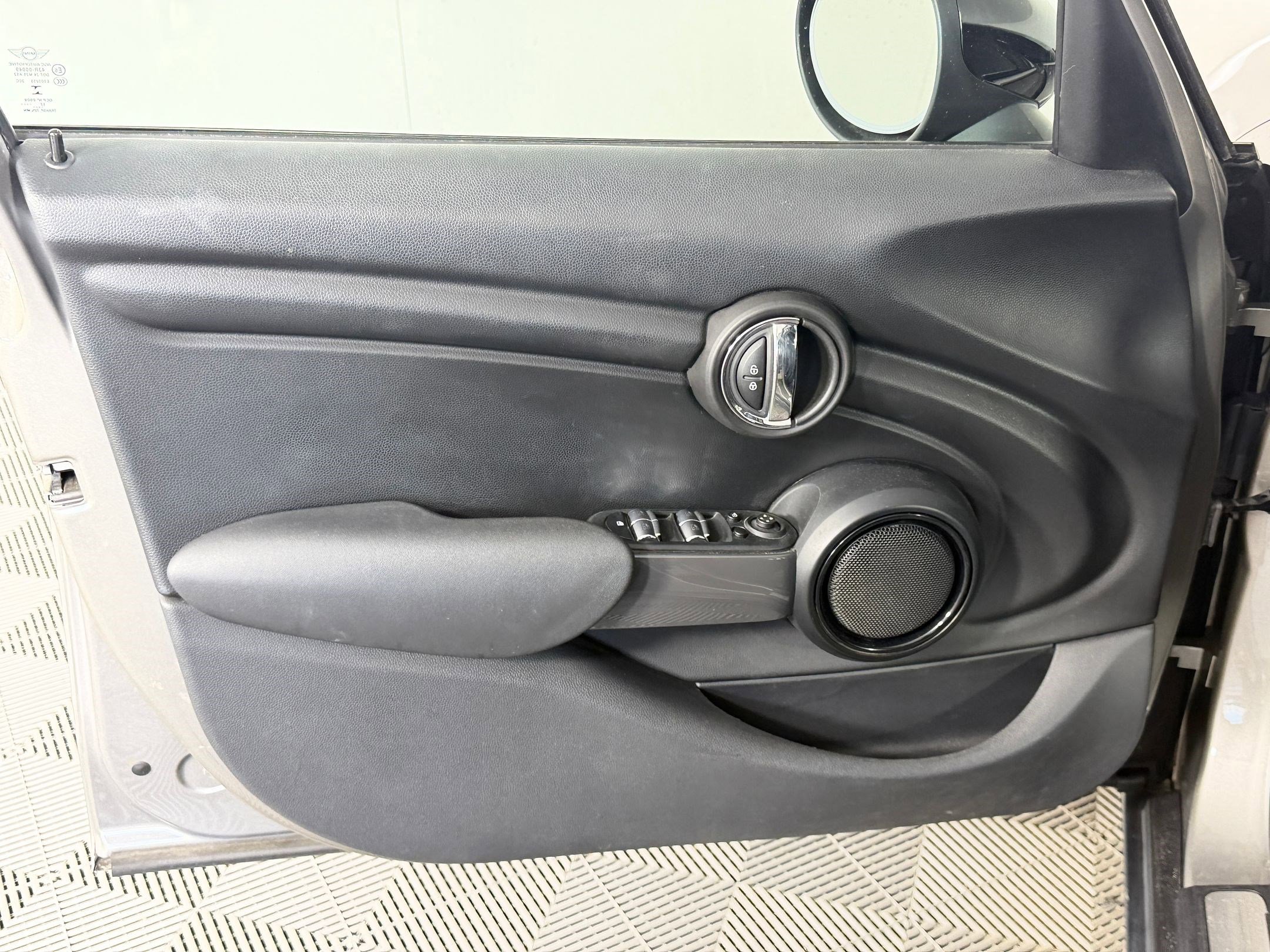 Used 2018 MINI Cooper 4-Door Hardtop FWD image 20