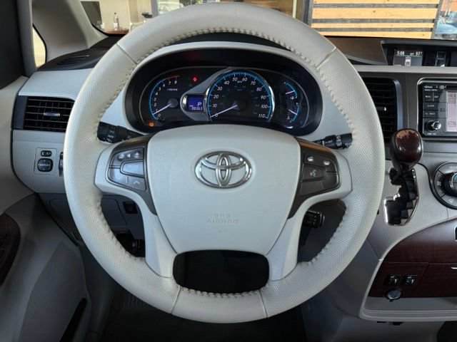 Used 2014 Toyota Sienna XLE FWD image 14