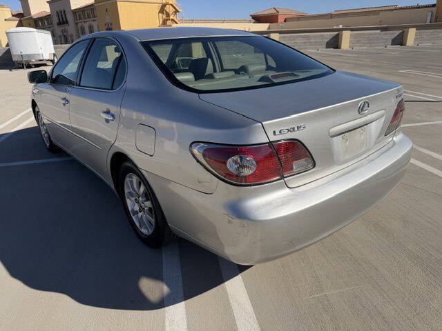Used 2002 Lexus ES 330 w/ Premium Pkg FWD image 6